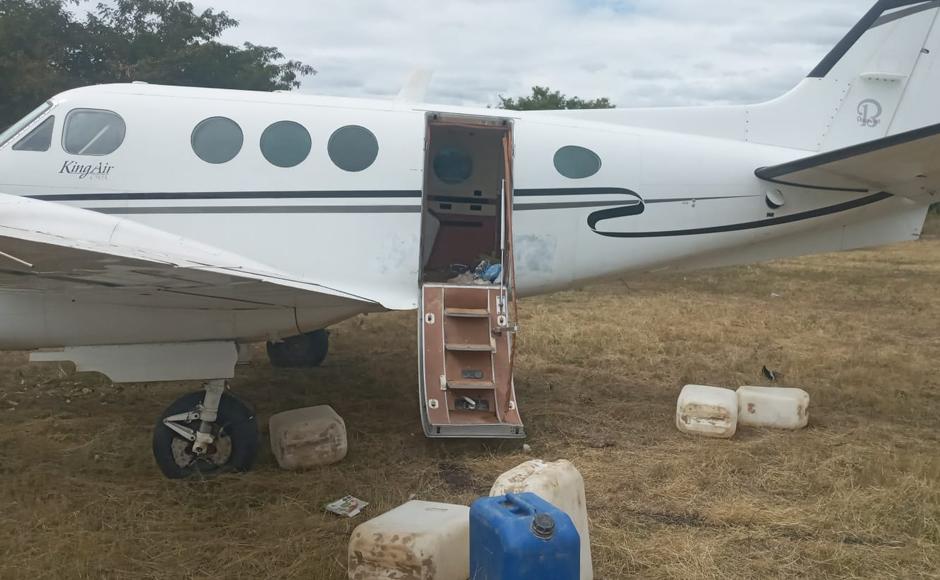 En pista clandestina de Olancho descargan avioneta con cocaína