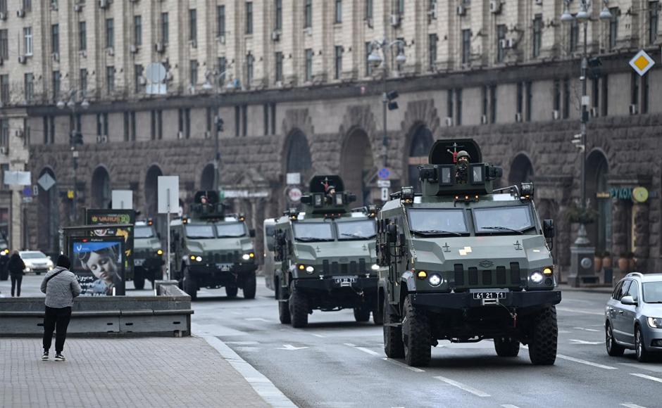 Tropas rusas se acercan a Kiev desde el norte y el este