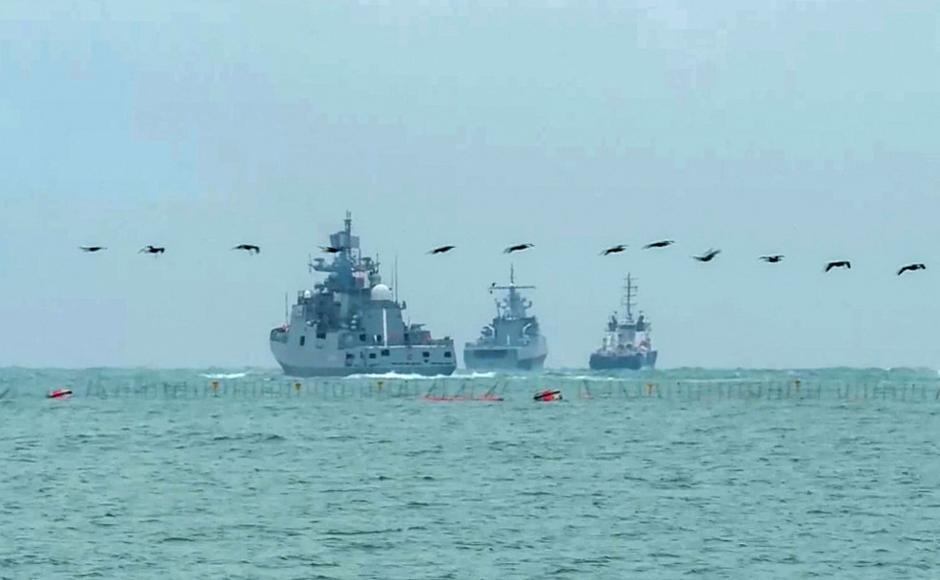 Buques de guerra rusos durante los ejercicios navales del Mar Negro en las afueras del puerto de Sebastopol en Crimea.