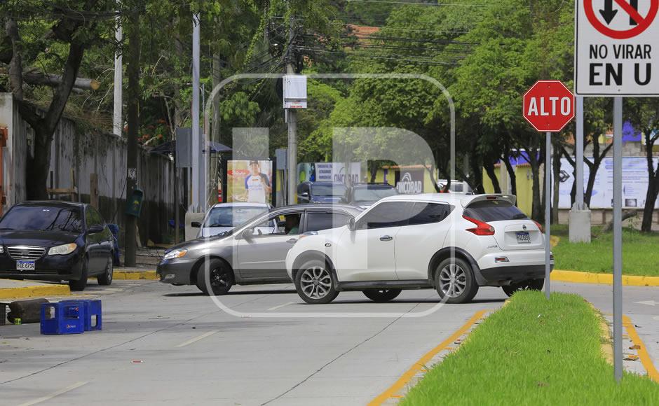 Convierten en retorno entrada al portón de emergencia en el hospital Mario Rivas