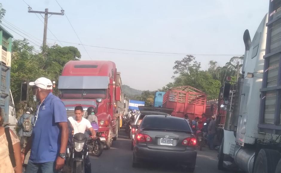 Se realizan tomas en diferentes carreteras de Honduras