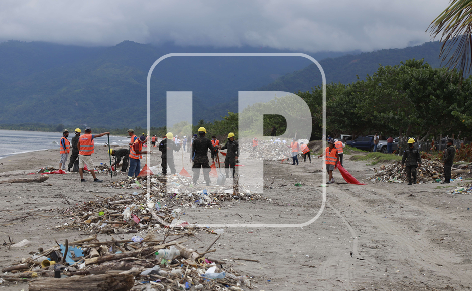 Chapines dejan plantados a hondureños para abordar problemática de basura