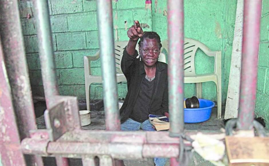 Muere la Bruja Cleo después de pasar 8,500 días en prisión