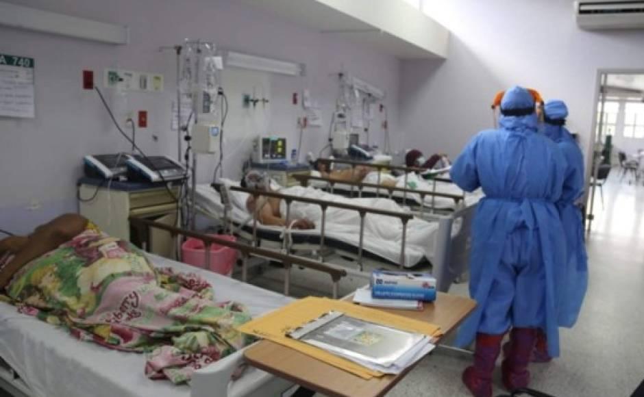 El sistema de salud pública del país ha sufrido de múltiples precaridades a lo largo de la historia.