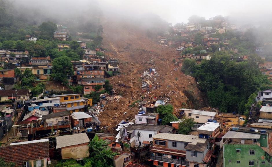 Vista aérea después de un deslizamiento de tierra en Petrópolis. Las inundaciones a gran escala destruyeron cientos de propiedades.