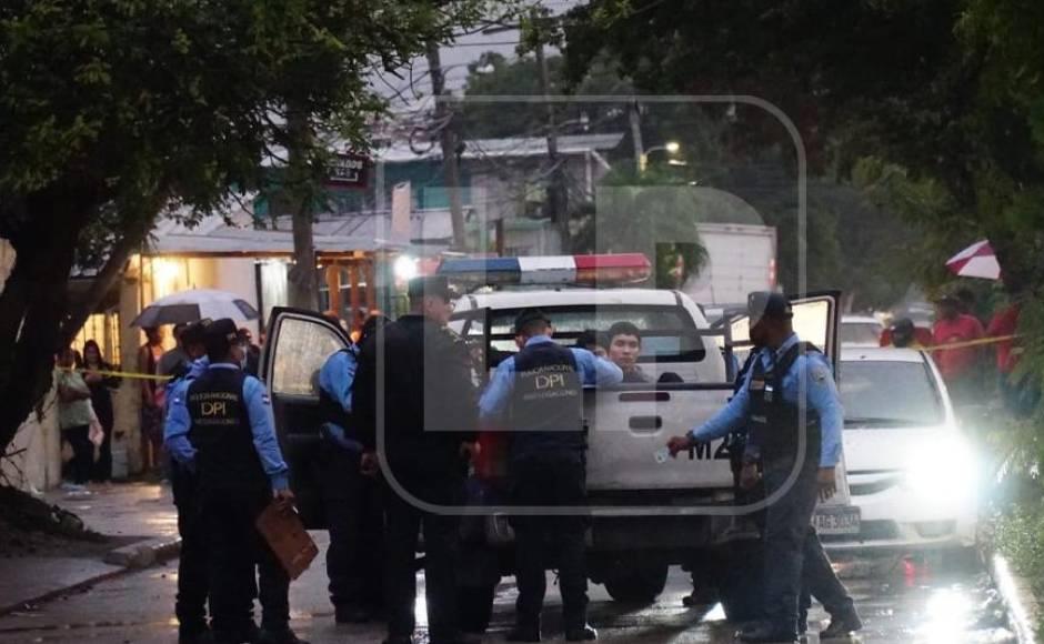 Momento en que fueron arrestados por miembros de la Policía.