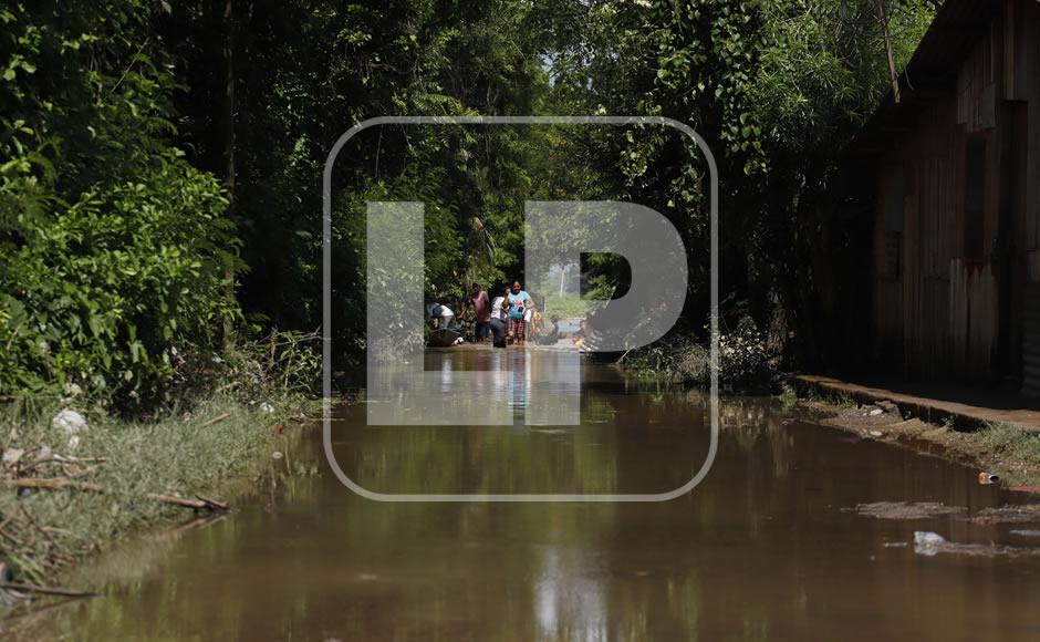 El río Ulúa bajó un poco su caudal, pero los municipios siguen en alerta roja durante el fin de semana.