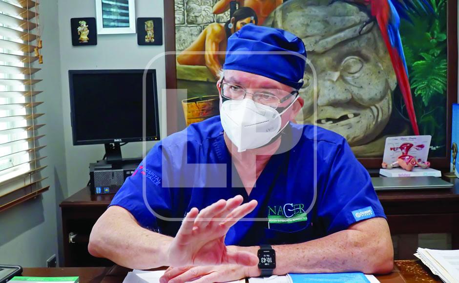 El doctor Eduardo Bueso compartió con LA PRENSA la experiencia y los avances, catalogó a las madres como verdaderas heroínas en este proceso que tuvo excelentes resultados.