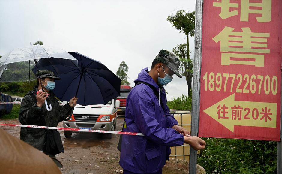 Localizada una de las cajas negras del avión que se estrelló en China