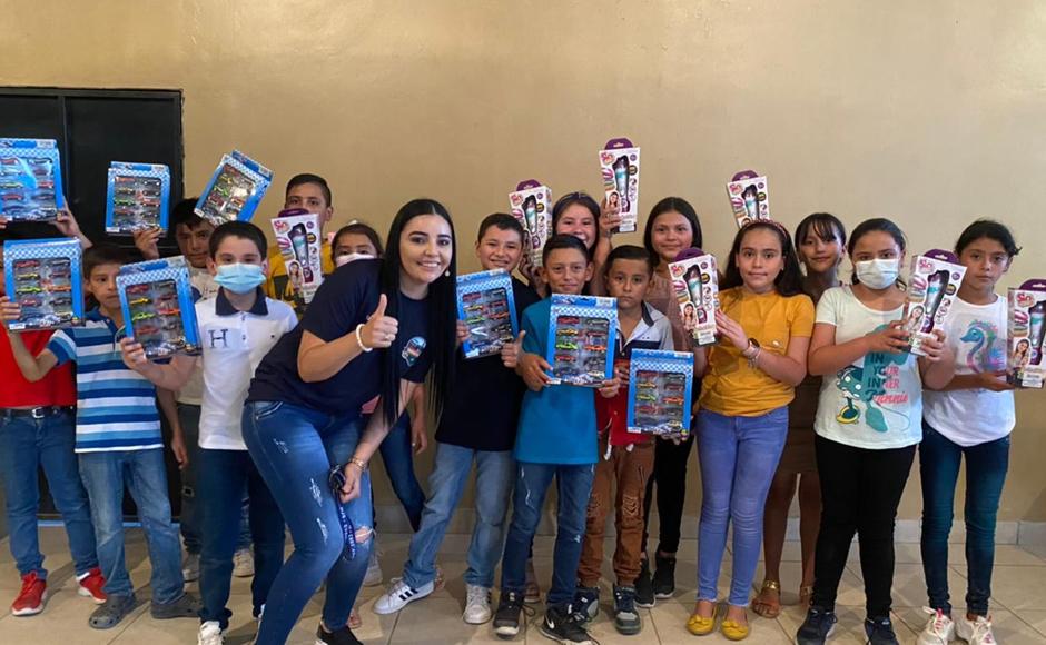 Los niños recibieron juguetes en el marco de las fiestas de Navidad y fin de año.