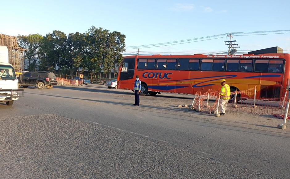 Policías de tránsito mantienen operativos de vigilancia en los principales ejes carreteros del país.