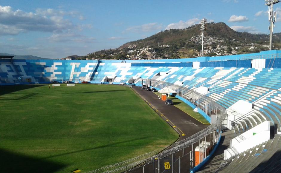 Concluye pintado del estadio Nacional previo a la toma de posesión