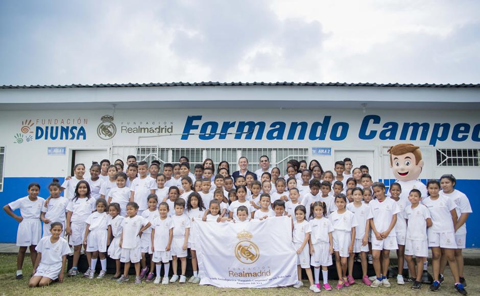 Con este convenio se han beneficiado a más de 500 niños, niñas y jóvenes de las escuelas sociodeportivas “Formando Campeones” en San Pedro Sula, Tegucigalpa y La Ceiba.