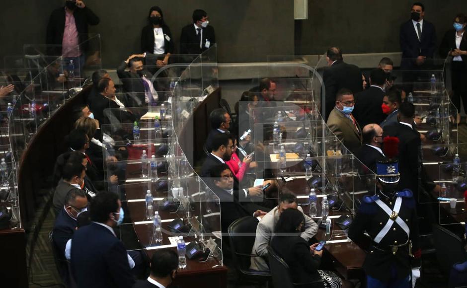 Los diputados durante la primera legislatura desarrollada en el Congreso Nacional.