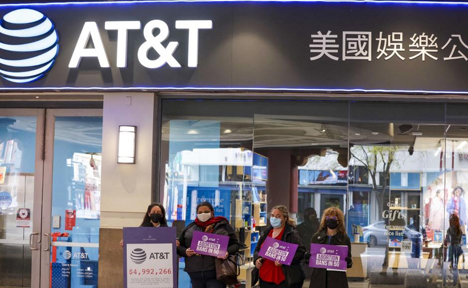 UltraViolet &amp; Women’s March Demand aboga por la responsabilidad de AT&amp;T por financiar a los políticos contra el aborto, responsables de las prohibiciones en todo Washington.