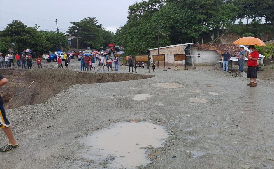 Las lluvias que azotan la zona occidental del país han ocasionado daños en la ruta vial que conduce a El Poy.