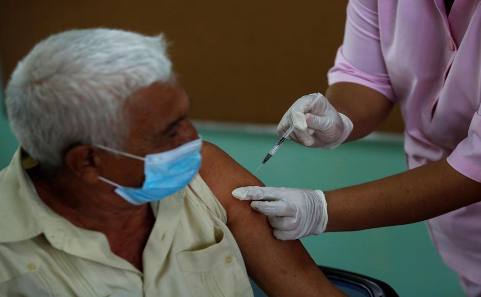 FDA aprueba la tercera dosis de Pfizer para mayores de 65 años