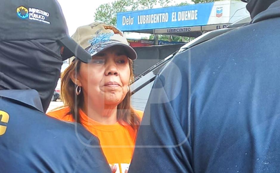 Su suegra Reina Bonilla siendo arrestada por elementos de la Atic en Copán.