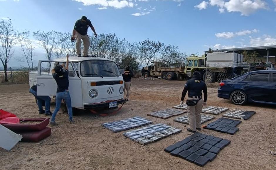 Hallan 222 kilos de cocaína dentro de una combi en Comayagua