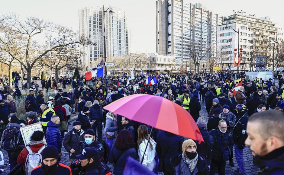 Caravanas contra restricciones anticovid se esparcen por el mundo