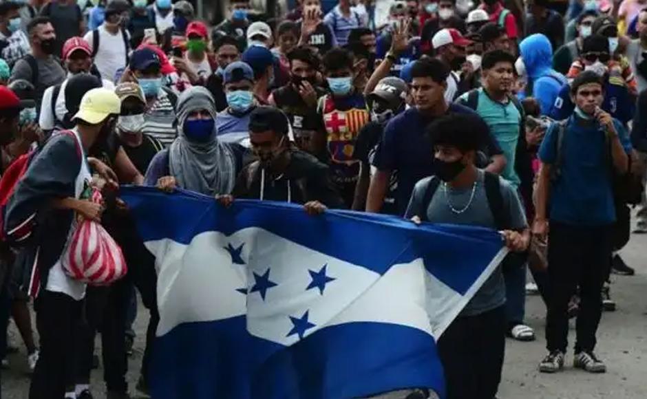 Después de roces, caravana de migrantes y autoridades de México logran acuerdos