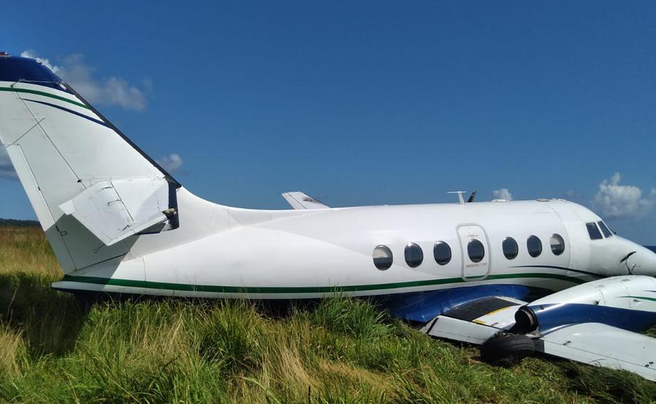 Reanudan operaciones en el aeropuerto de Roatán tras accidente de avioneta