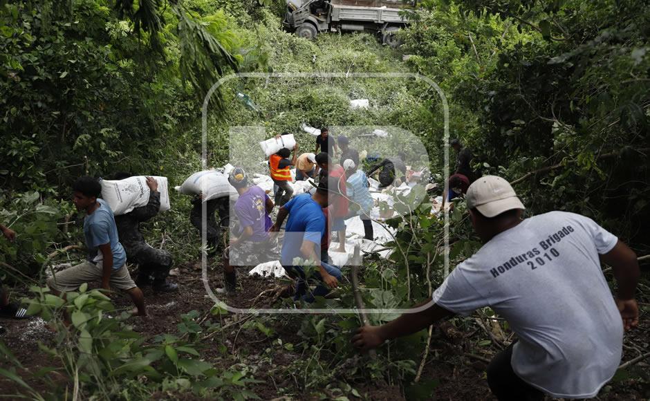 Ayer, un camión militar con ayuda humanitaria se accidentó y cuatro militares resultaron heridos en una zona rural de Pimienta.