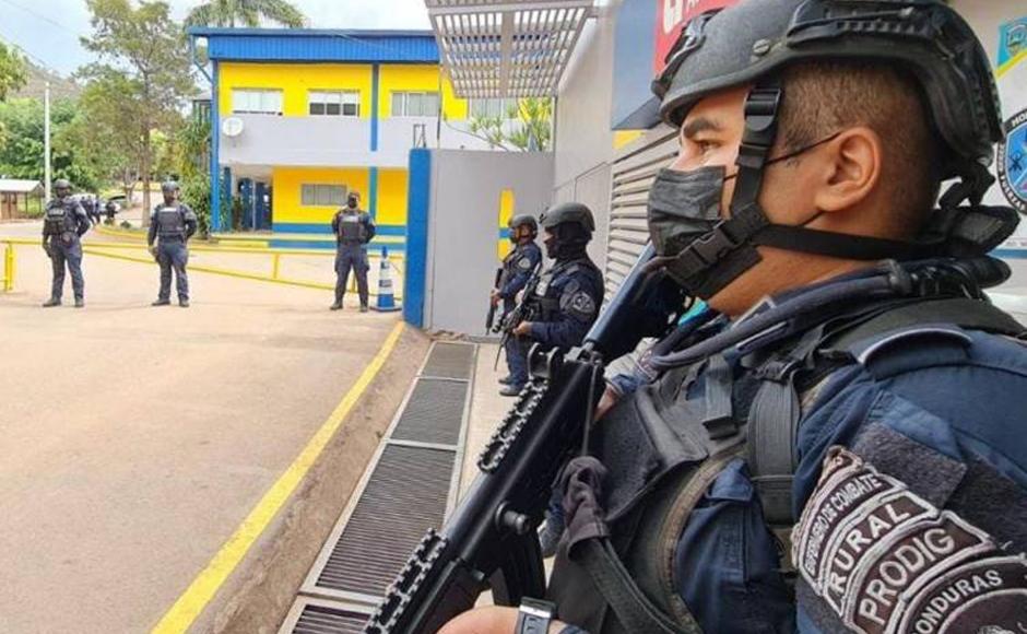 Juan Orlando Hernández permanece en el plantel de Fuerzas Especiales.