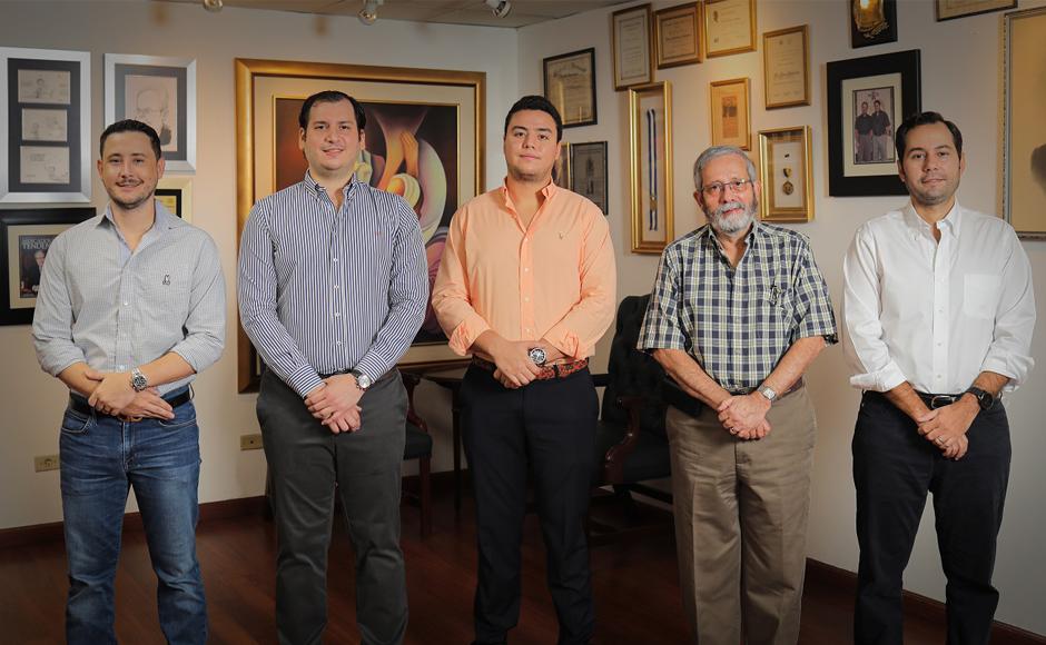 Adam Goldstein, Joaquín Echeverry, Daniel Goldstein, Antonio Guillén y Angelo Casco.