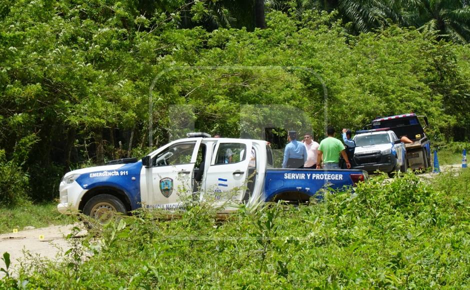 Luego de unos minutos, los policías recibieron la orden que dejaran el carro y que hasta después hicieran la inspección, pero cuando ya habían abordado la patrulla comenzaron a ser atacados.