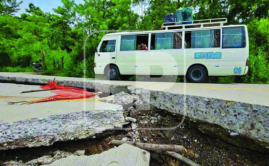 Hay una falla de El Metal, en la CA-4 entre Cucuyagua y Santa Rosa. El paso a Copán Ruinas es de peligro.