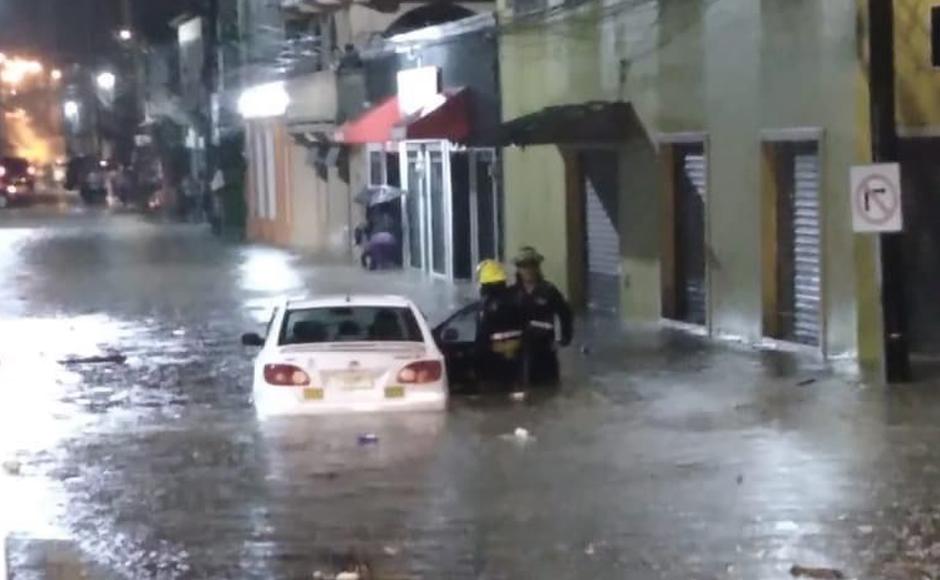 Las calles quedaron anegadas a raíz de los aguaceros.