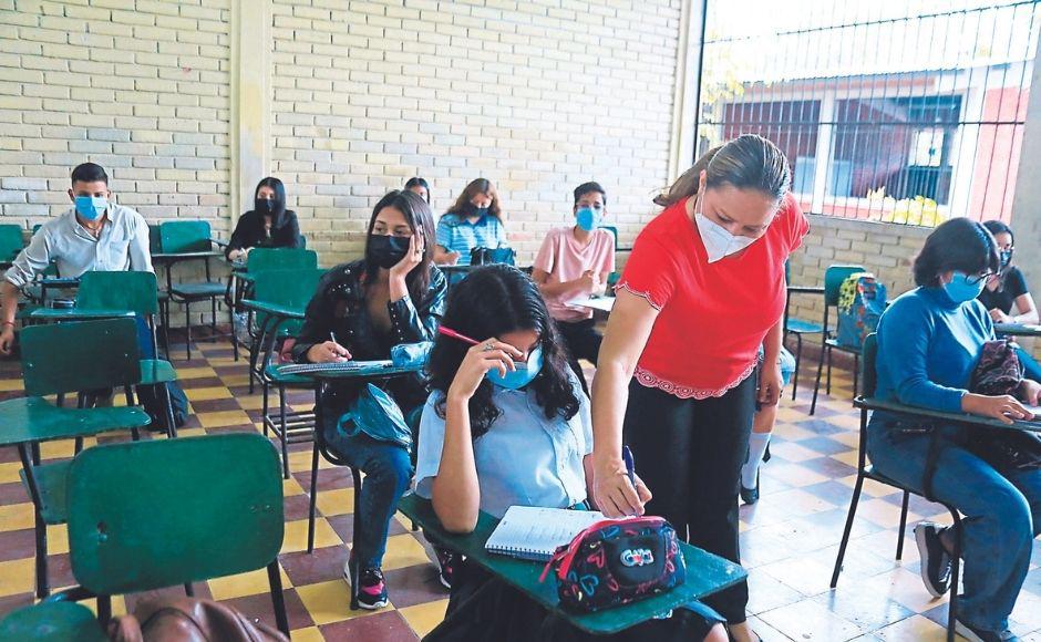 Sugieren esperar dos semanas tras feriado para volver a clases