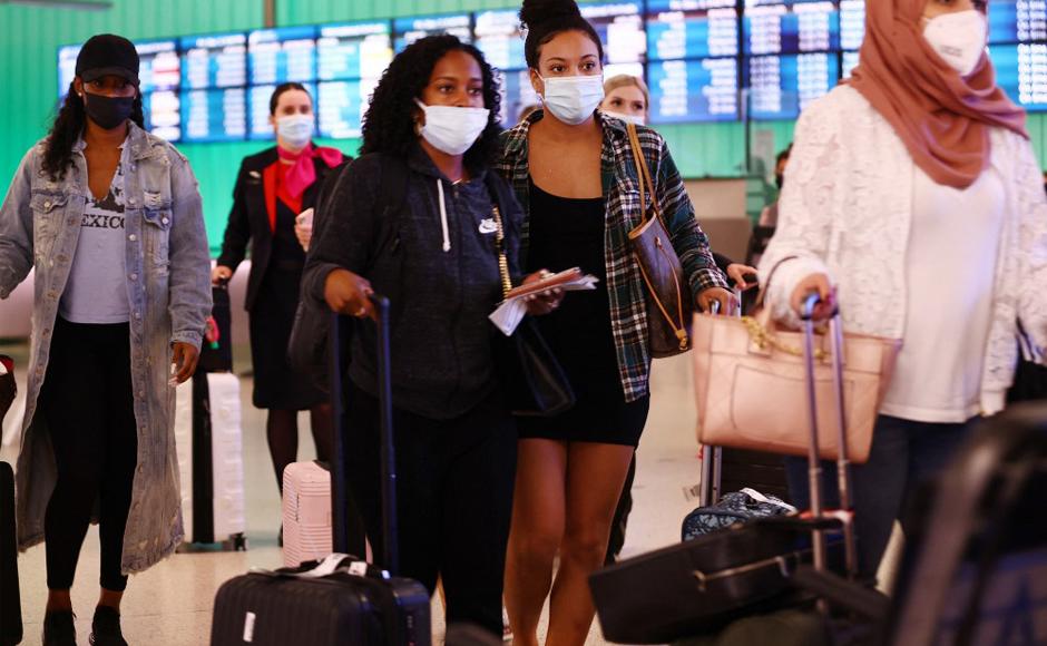 Ómicron se extiende sin causar muertes de momento pero afectando la economía