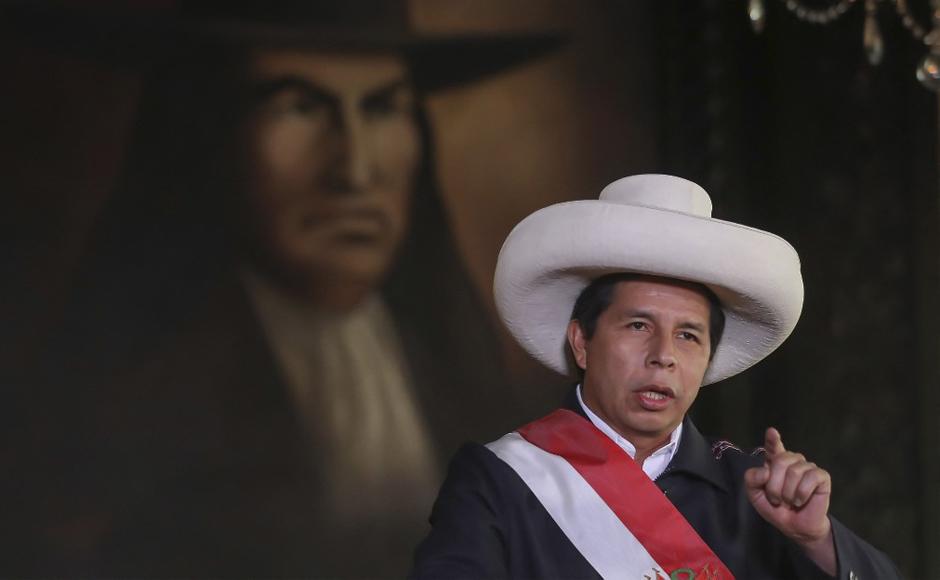 Presidente de Perú denuncia campaña para que el Congreso lo destituya