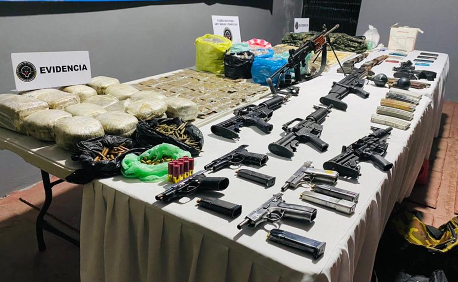 Arsenal decomisado por las autoridades en colonia Colinas del Norte.