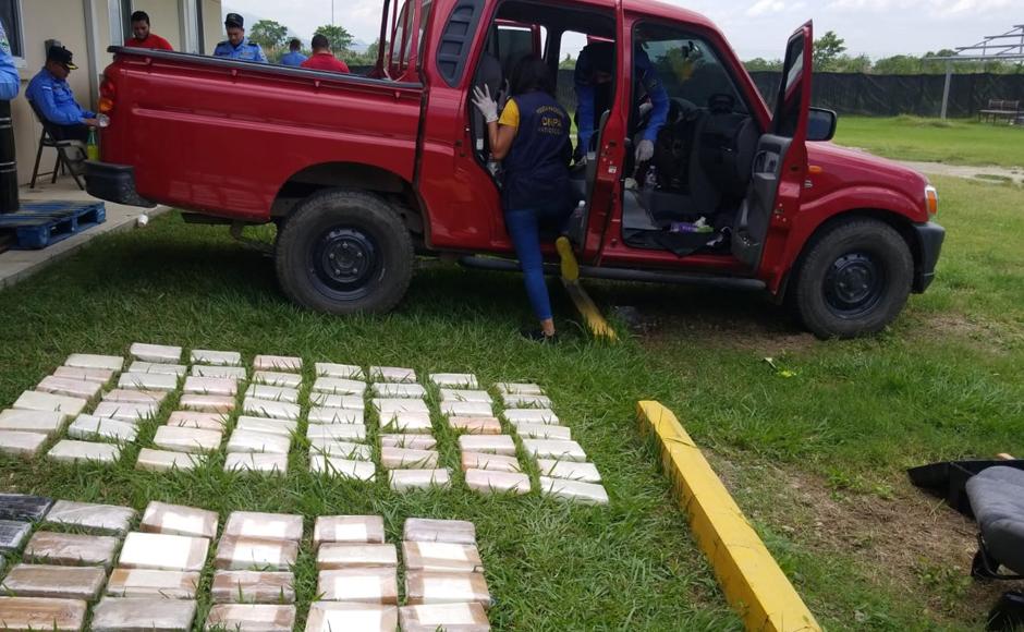 Hallan 79 kilos de supuesta cocaína dentro de un carro en Yoro