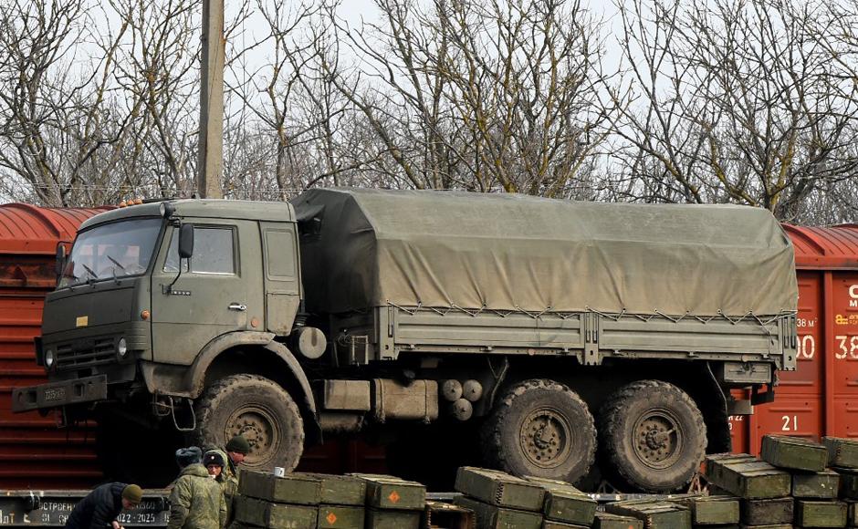 Ucrania prepara a sus tropas y Rusia se mantiene firme en sus exigencias