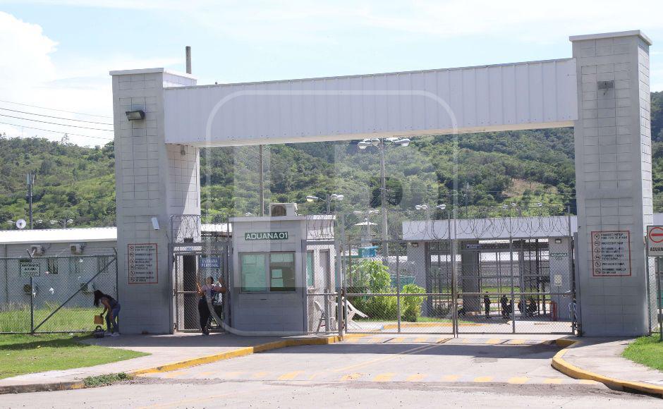 Policías encubiertos mantienen vigilancia extrema en los alrededores de El Pozo.