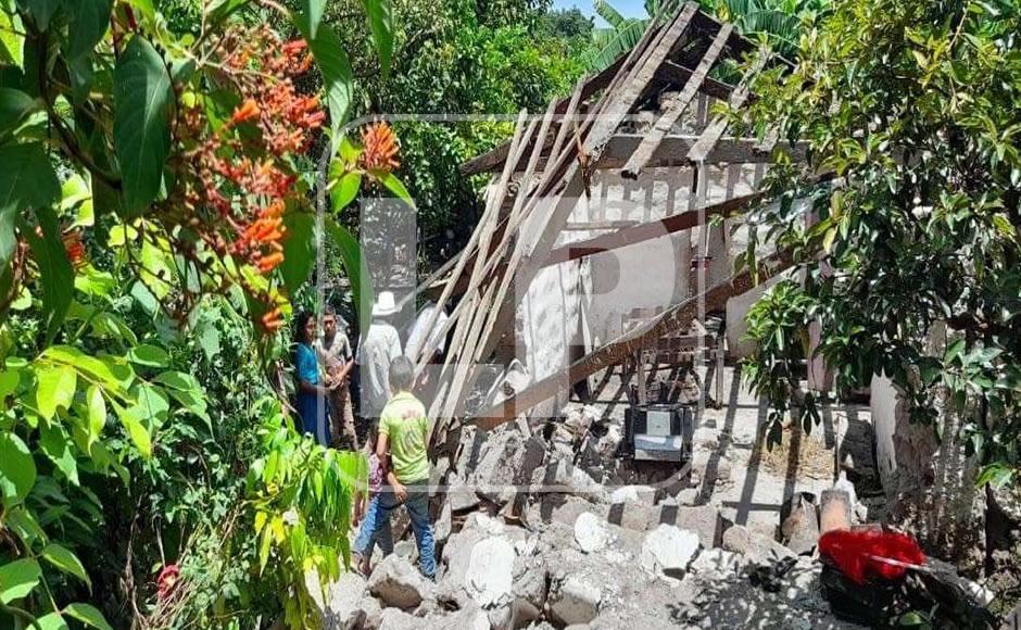 En el sector de Quelacasque en Gracias, Lempira, una de las viviendas se vino abajo por las lluvias.