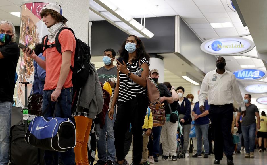 OMS advierte de aumento de hospitalizaciones por ómicron y riesgo “muy elevado” de propagación