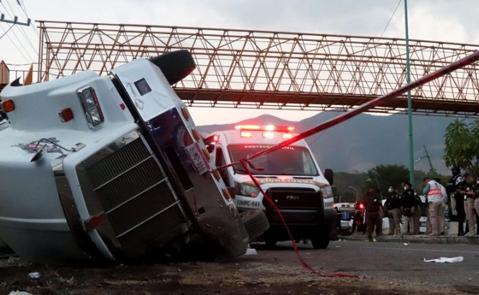 Según declararon varios testigos a medios locales, el conductor del transporte se dio a la fuga tras el accidente.