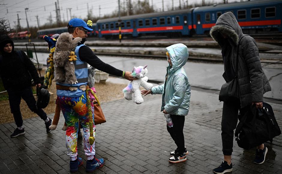 Ya hay unos 5.3 millones de refugiados ucranianos y la ONU espera 3 milllones másv