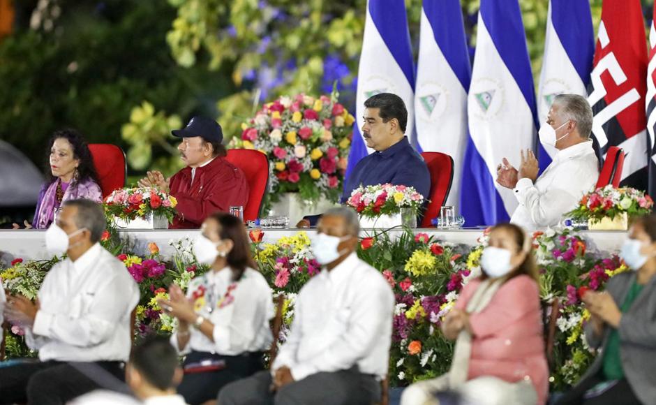 El presidente de Nicaragua, Daniel Ortega, su esposa y vicepresidenta Rosario Murillo, el presidente venezolano Nicolás Maduro y el presidente cubano Miguel Diaz-Canel.