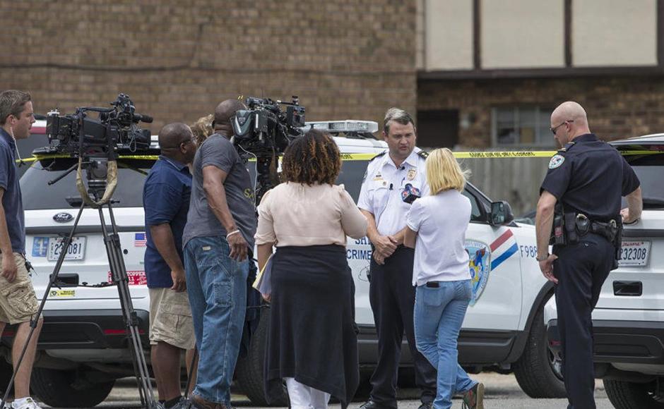 La Policía llegó a la escena donde yacía el cuerpo de Lizeth Maldonado, de quien hasta ahora no se conocen mayores detalles.