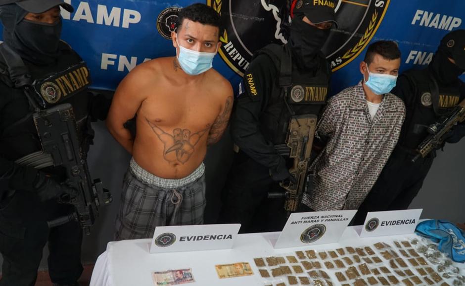 Siendo presentados antes los medios de comunicación junto a la evidencia decomisada.