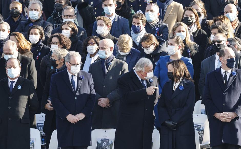 De izquierda a derecha: el expresidente de Francia, Francois Hollande; el presidente de la Asamblea Nacional francesa, Richard Ferrand; el presidente del Senado francés, Gerard Larcher; la vicepresidenta de Estados Unidos, Kamala Harris y el primer ministro francés Jean Castex.