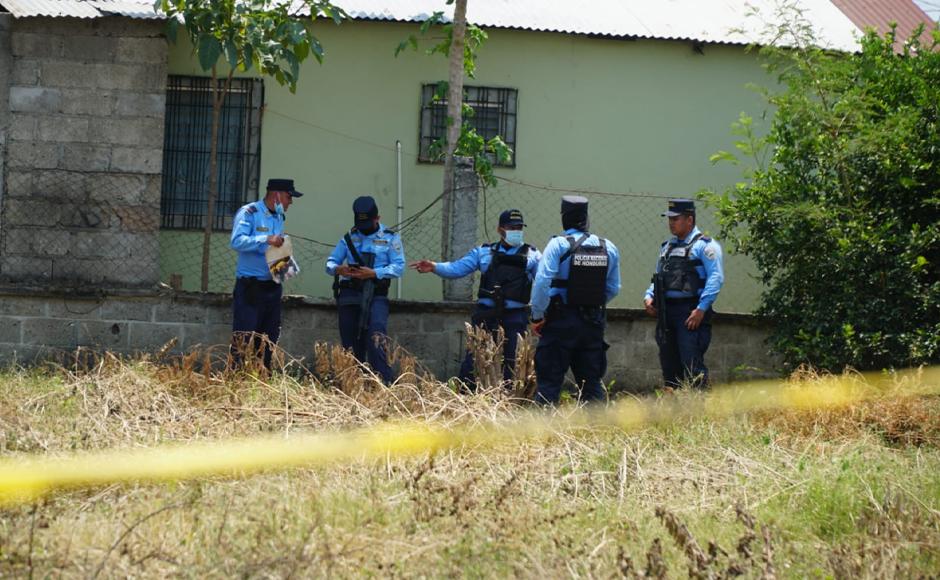 Hallan muerto a un hombre en solar baldío de la Rivera Hernández