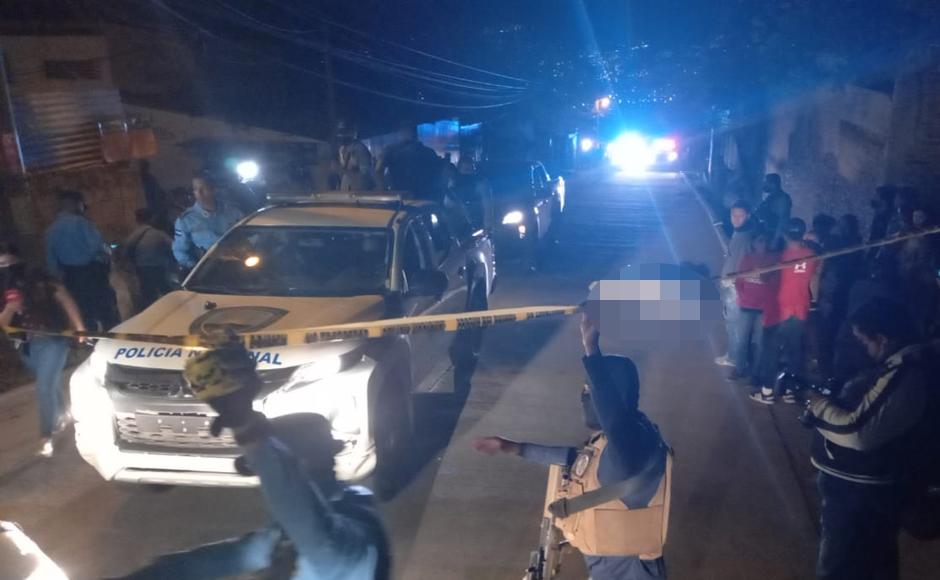 Algunas de las víctimas vestían indumentaria similar a la militar.