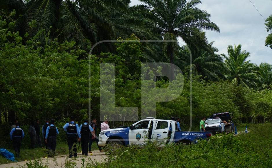 Alrededor de la patrulla quedaron los cuerpos de los policías Jairo Marcelino Posadas Ortiz, Juan Carlos Murillo Olivera y Jonathan Josué Ramos.